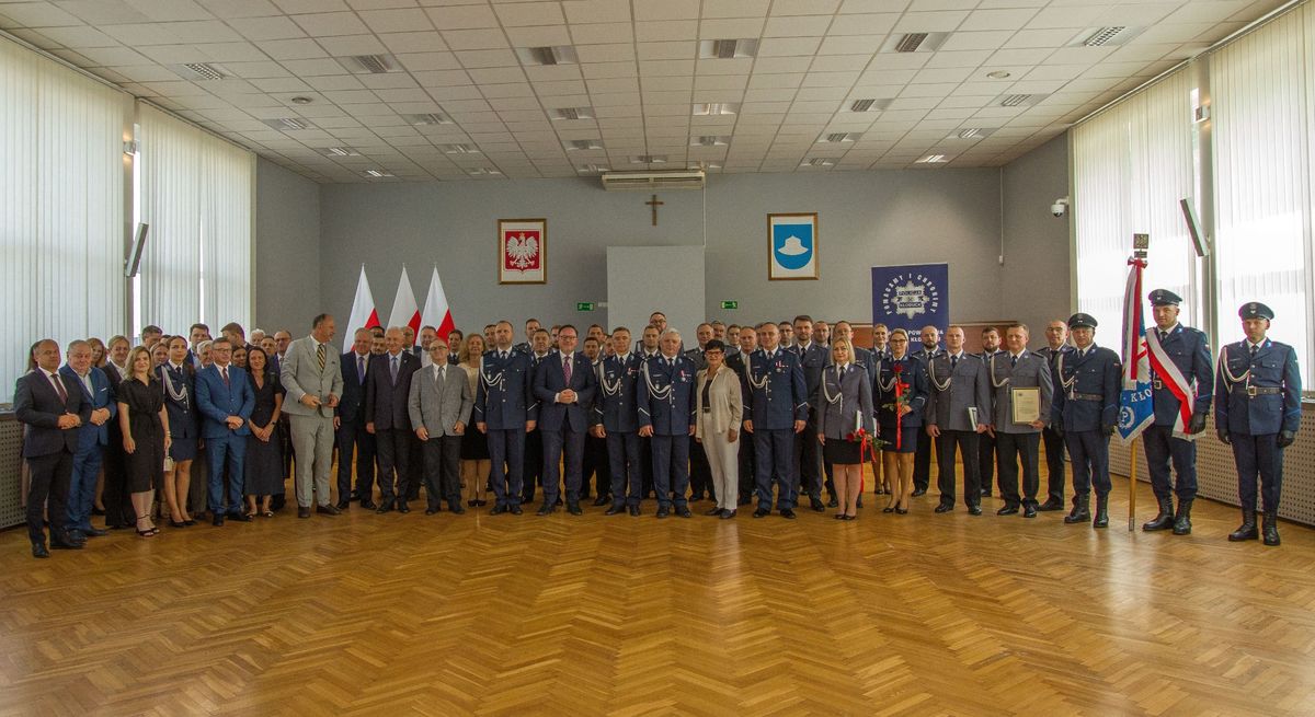 Zdjęcie przedstawia wszystkich uczestników uroczystości.