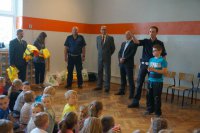 Prelekcja policjanta w szkole w Łobodnie.