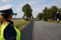 Przemarsz uczestników uroczystości.
