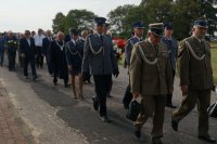 Przemarsz uczestników uroczystości.