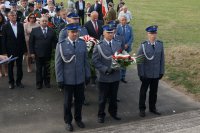 Uroczystości pod pomnikiem. Złożenie wieńców.