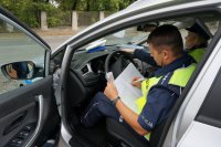 Policjanci podczas działań &quot;Pasy&quot;.