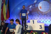Kłobucki policjant przy podium.