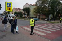 Wspólna akcja policjantów i młodzieżowej służby ruchu drogowego.