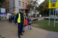 Wspólna akcja policjantów i młodzieżowej służby ruchu drogowego.