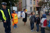 Wspólna akcja policjantów i młodzieżowej służby ruchu drogowego.