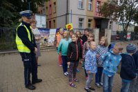 Wspólna akcja policjantów i młodzieżowej służby ruchu drogowego.