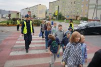 Wspólna akcja policjantów i młodzieżowej służby ruchu drogowego.