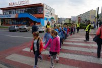Wspólna akcja policjantów i młodzieżowej służby ruchu drogowego.