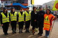 Wspólna akcja policjantów i młodzieżowej służby ruchu drogowego.