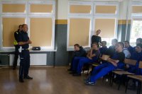 Prelekcja policjantów na temat &quot;Z młodym kierowcą w drodze po doświadczenie&quot;.
