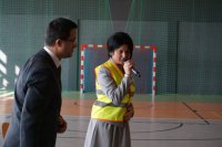 Akcja wręczania odblaskowych kamizelek w Ostrowach nad Okszą.