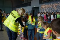 Akcja wręczania odblaskowych kamizelek w Pankach.