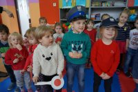 Pogadanka policjantów w Zwierzyńcu Pierwszym.