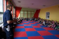 Pogadanka policjantów w Zwierzyńcu Pierwszym.