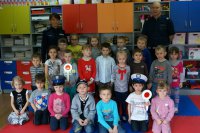 Pogadanka policjantów w Zwierzyńcu Pierwszym.