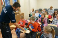 Uczniowie ze Szkoły Podstawowej nr 1 w Krzepicach odwiedzili kłobucka komendę