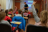 Uczniowie ze Szkoły Podstawowej nr 1 w Krzepicach odwiedzili kłobucka komendę