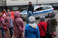 Uczniowie ze Szkoły Podstawowej nr 1 w Krzepicach odwiedzili kłobucka komendę