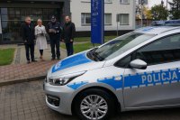 Przekazanie nowego radiowozu dla policjantów