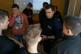 spotkanie policjantów drogówki z młodzieżą
