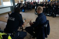 spotkanie policjantów drogówki z młodzieżą