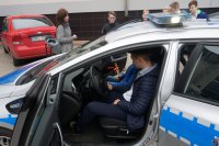 uczniowie odwiedzili policjantów