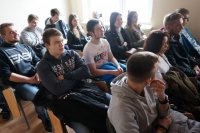Uczniowie z Zespołu Szkół im Jana Kochanowskiego z wizytą w kłobuckiej komendzie