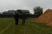 policjanci zabezpieczyli miejsce odnalezienia pocisku