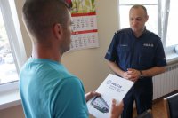 Zajechali drogę pijanemu kierowcy. Komendant podziękował im osobiście.