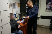 Zatrzymali wandala, który potrzaskał szybę w radiowozie