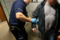 Zatrzymali wandala, który potrzaskał szybę w radiowozie