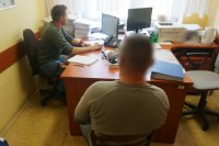 Zatrzymali wandala, który potrzaskał szybę w radiowozie