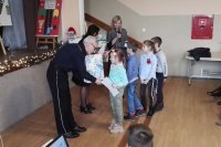 policjanci w szkole w Parzymiechach