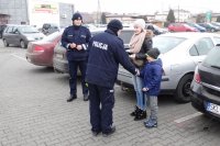dzielnicowi rozdają odblaski