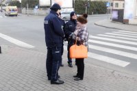 dzielnicowi rozdają odblaski