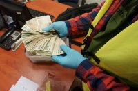 policjanci zatrzymali dilera i zabezpieczyli narkotyki