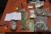 policjanci zatrzymali dilera i zabezpieczyli narkotyki