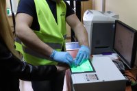młodzież odwiedziła policjantów w Kłobucku