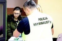 młodzież odwiedziła policjantów w Kłobucku