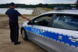 policjant i radiowóz