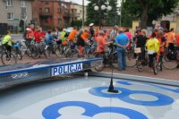 policja zabezpiecza rajd rowerowy