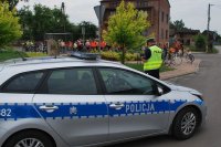 policja zabezpiecza rajd rowerowy