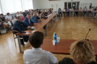 Konferencja z udziałem policyjnego negocjatora