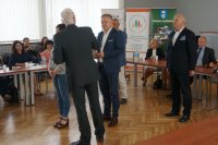 Konferencja z udziałem policyjnego negocjatora