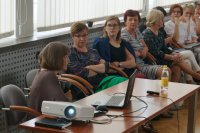 Konferencja z udziałem policyjnego negocjatora