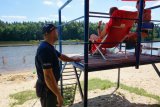 dzielnicowi dbają o bezpieczeństwo nad wodą