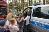 mundurowi z wizytą na obozie harcerskim