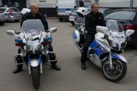 policjanci na motocyklach