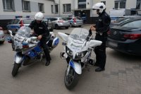 policjanci na motocyklach